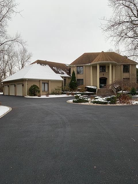 2nd image of 530 Turnberry Dr