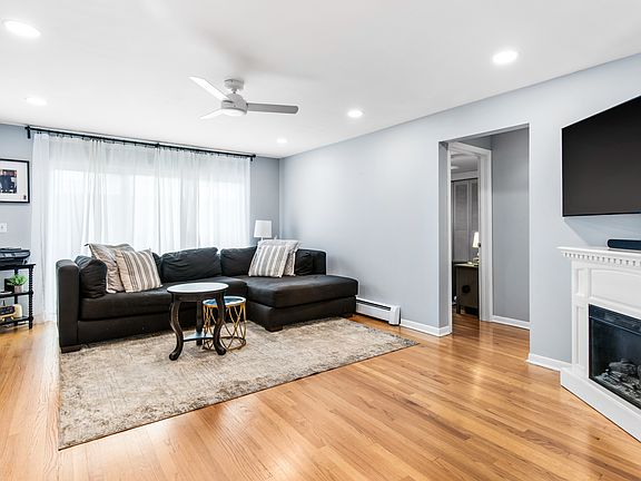 3rd image of 6817 N Olmsted Ave #201
