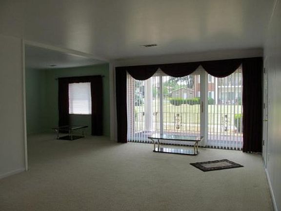 5th image of 567 Eastwood Ave Unit B2
