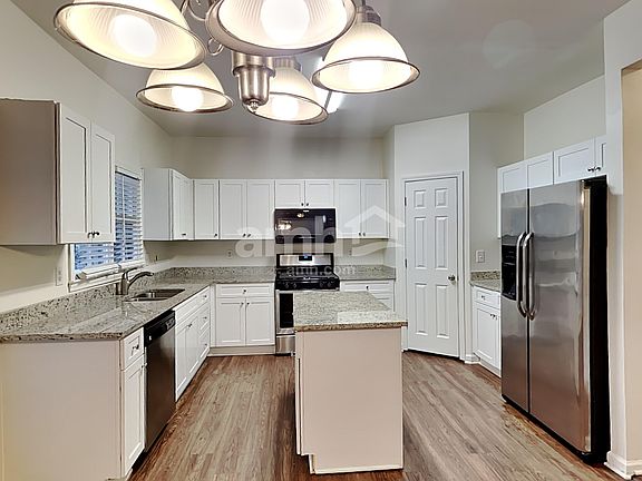 3rd image of 3987 Fox Glen Dr