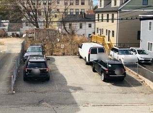 31 Chapel St, Lowell, MA 01852