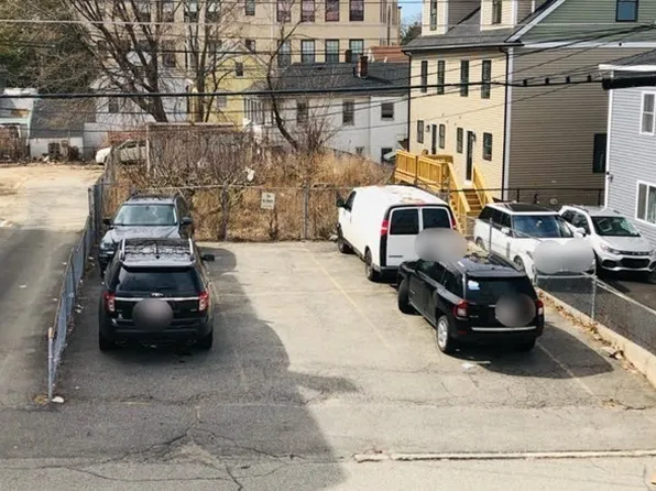 31 Chapel St, Lowell, MA 01852