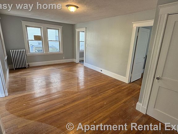 4th image of 54 Hooker Ave #1