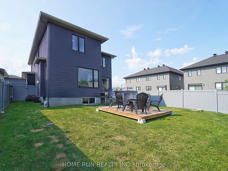 282 Nelson St E — Photo 34