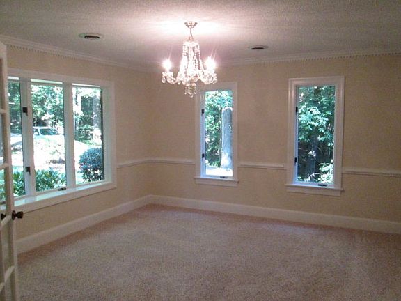 3rd image of 2405 Creekridge Dr