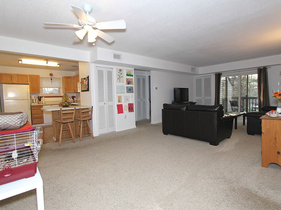 1st image of 905 Twin Circle Dr
