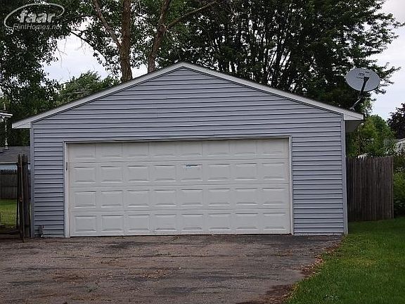 3rd image of 4495 Marlborough Dr