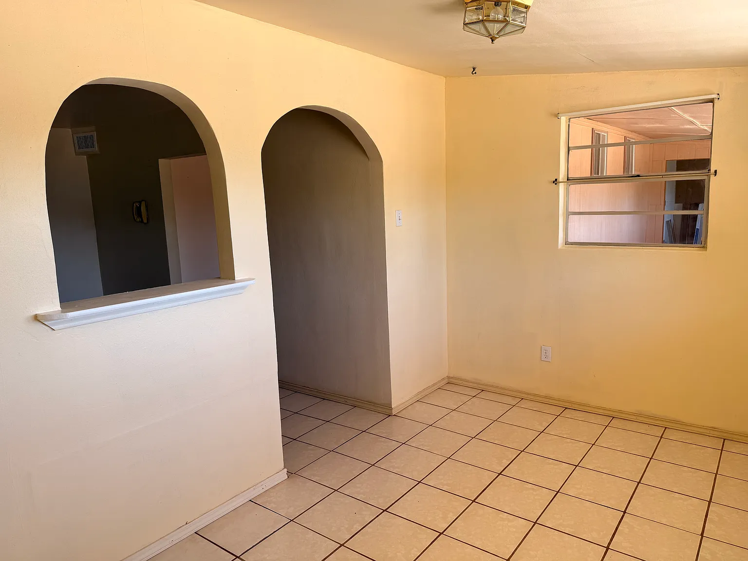 3 bed, $1,400 — Photo 2