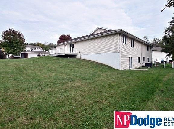 2nd image of 101 E Deer Ln