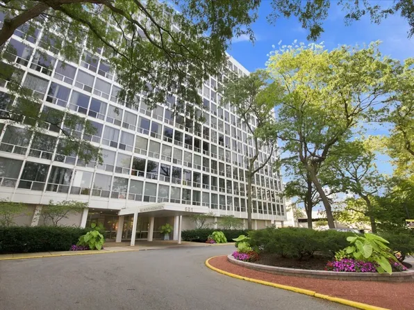 601 E 32nd St APT 605, Chicago, IL 60616