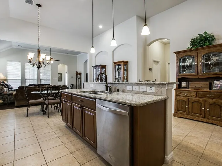 181 Hampton Dr — Photo 8