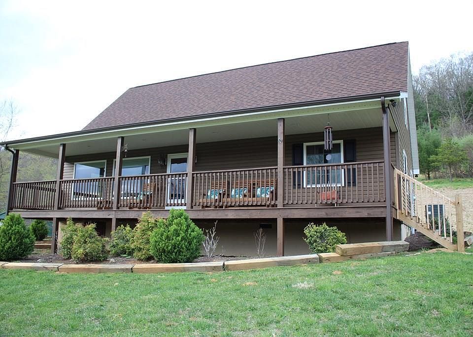 1st image of 210 Eagles Nest Dr