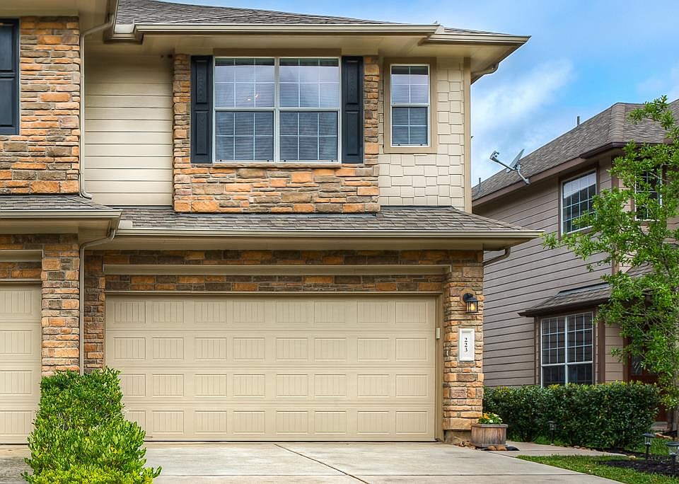 1st image of 223 Bloomhill Pl