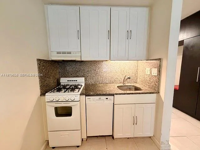2445 Lake Pancoast Dr #7 — Photo 14