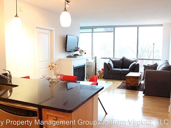 5th image of 2001 15th St N APT 208