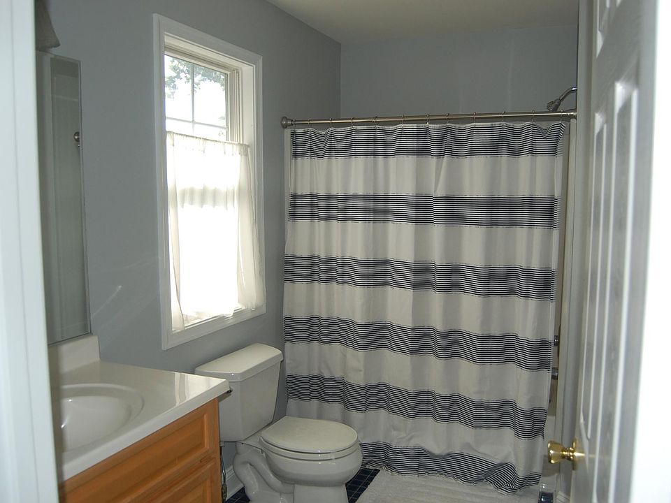 2nd image of 364 Oak Dr