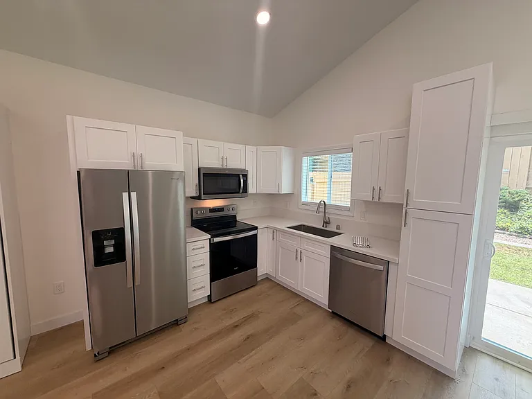 5174 Alamosa Park Dr #B — Photo 3
