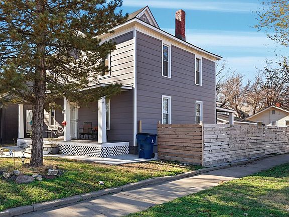 3rd image of 301 S Exposition St