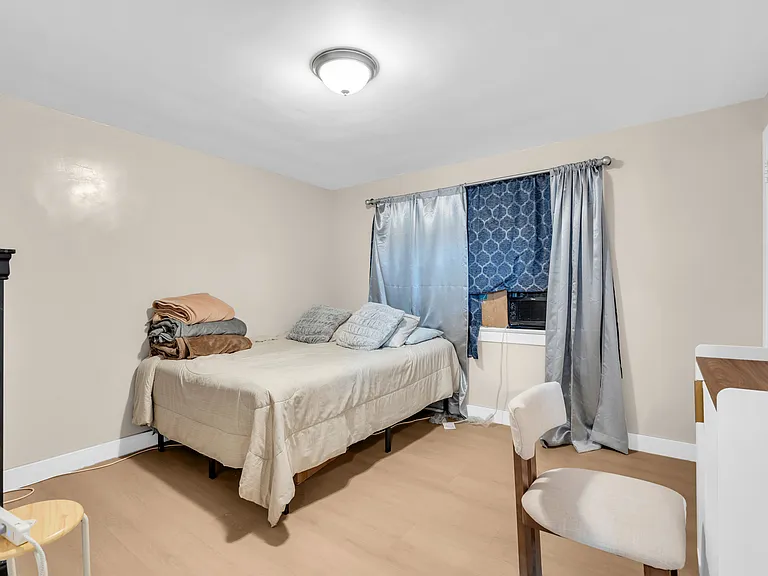 16 S Pear St #8 — Photo 10