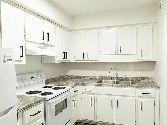 Kitchen (1) Kitchen (1)