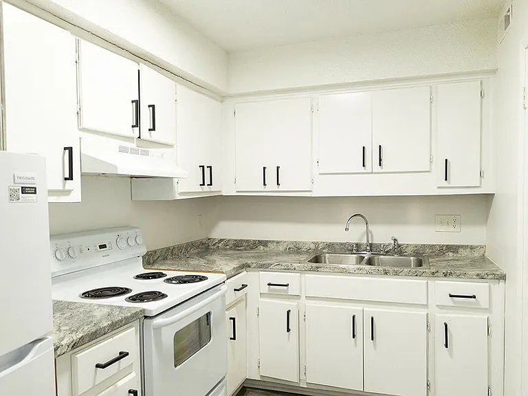 Kitchen (1) Kitchen (1)
