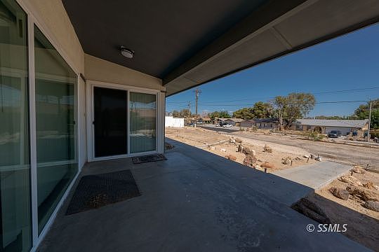 5th image of 1009 W Las Flores Ave