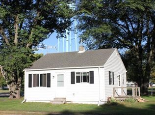 601 1st St E, Lyndon, IL 61261