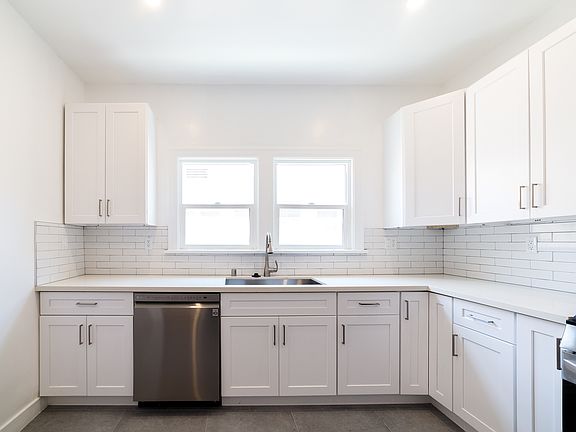 3rd image of 246 S Sycamore Ave #3/4