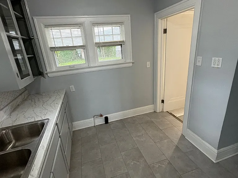 121 Jones St — Photo 13