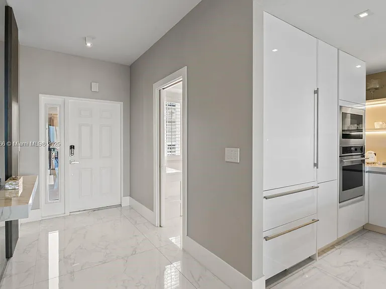 19143 Fisher Island Dr #19143 — Photo 19