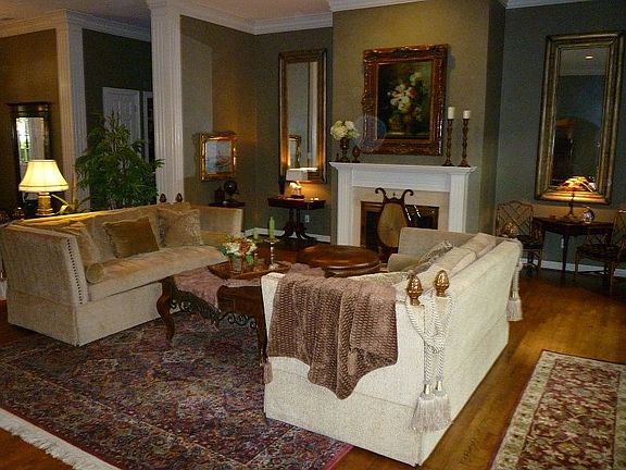 3rd image of 415 Highland Oaks Cir