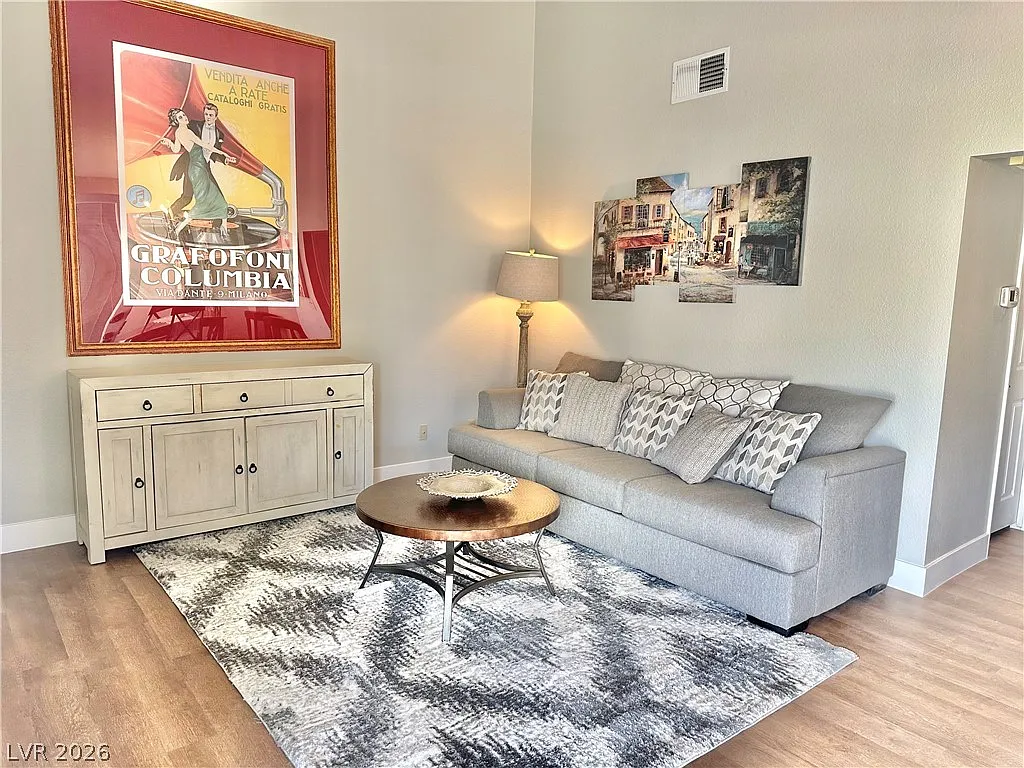 2 bed, 2.0 bath, 1005 sqft, $1,995 — Photo 2