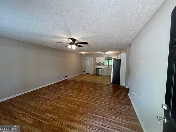 4th image of 2256 Christian Cir