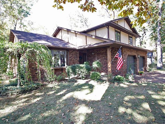 2nd image of 26 Northwoods Trl