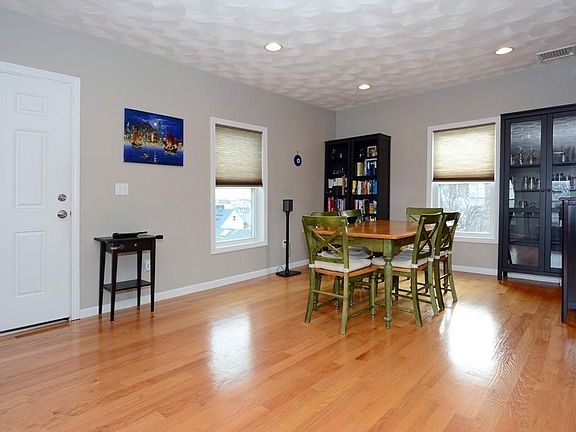 4th image of 204 Mountain Ave