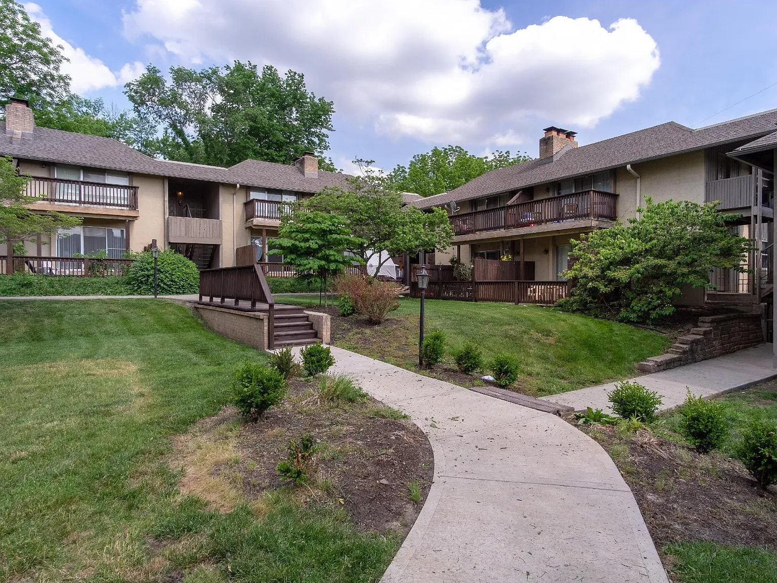 Grant Court — Photo 2