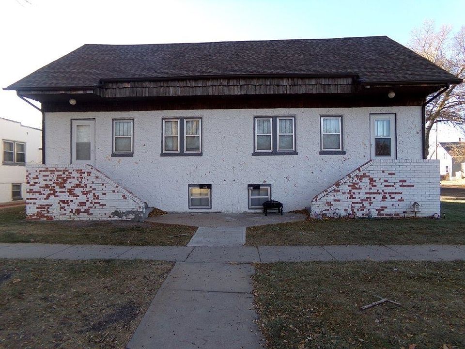 1st image of 618 W 1st St