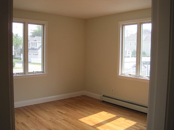 5th image of 33 Topsfield Rd APT 1