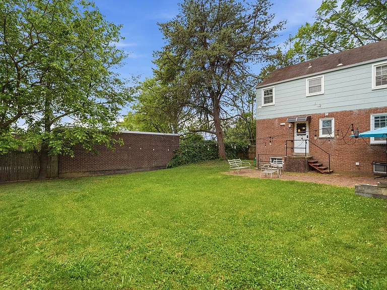 855 N Frederick St — Photo 25