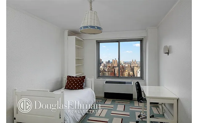 Sold by Douglas Elliman | media 16