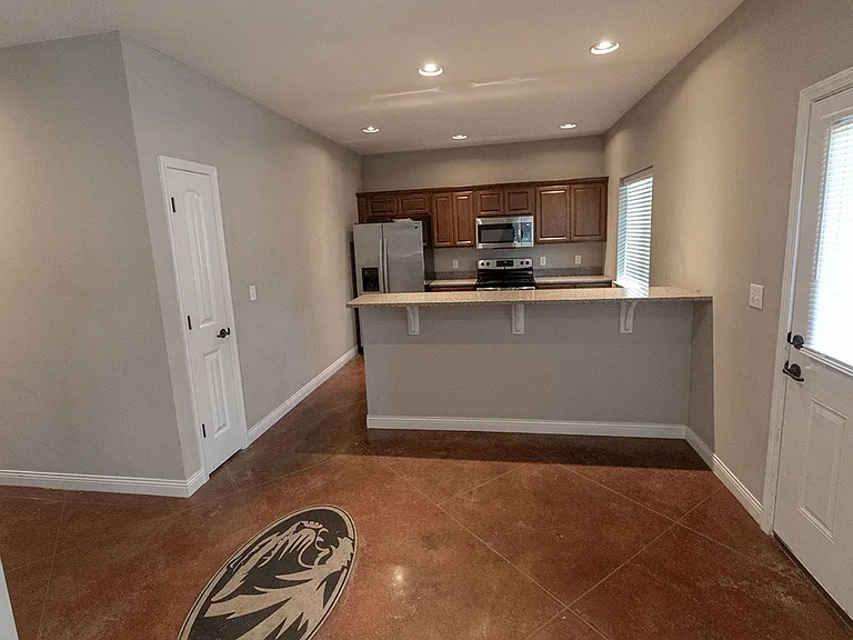 1413 Paris Rd — Photo 7