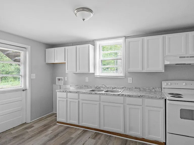 427 Circle Dr — Photo 29