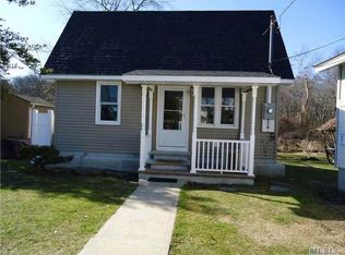 101 Brookside Ave #A, North Babylon, NY 11703