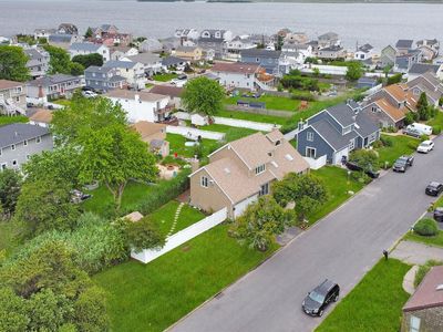 810 Anthony Drive, Lindenhurst, NY, 11757
