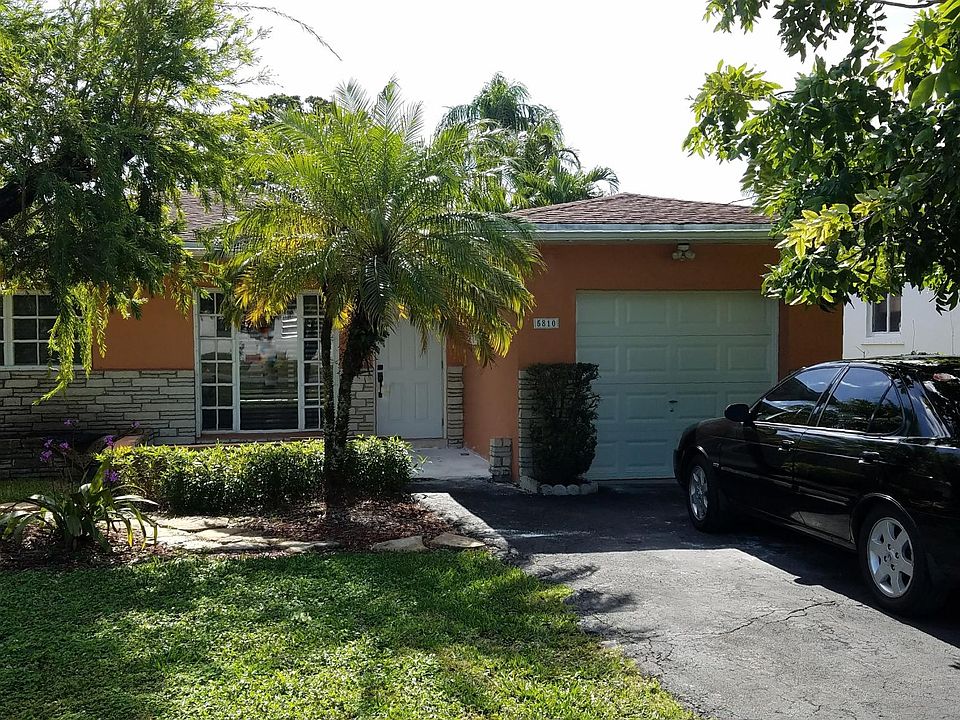 Street view of front of home