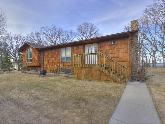 2nd image of 20583 Oakwood Dr