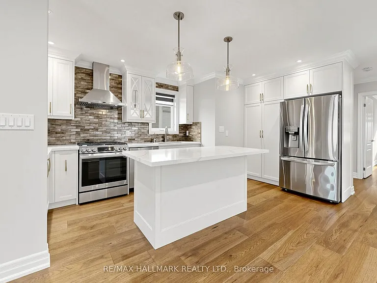 87 Fallingbrook Rd — Photo 8