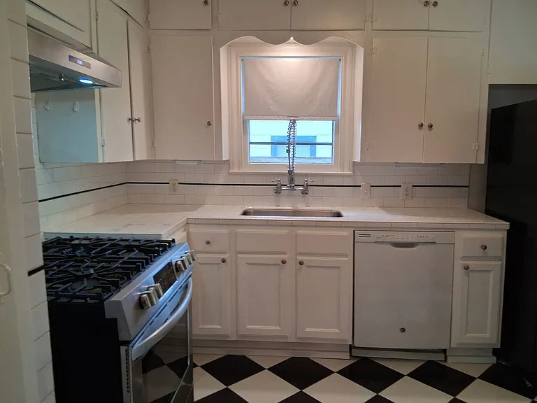 315 W Ridgewood Ct — Photo 10