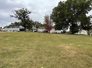 255 Creek Dr, Benton, WI 53803