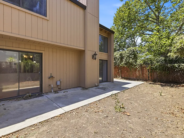 1401 Hood Rd — Photo 33